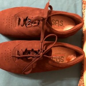 FREETIME DARK BROWN SUEDE LEATHER  SZ 8 W